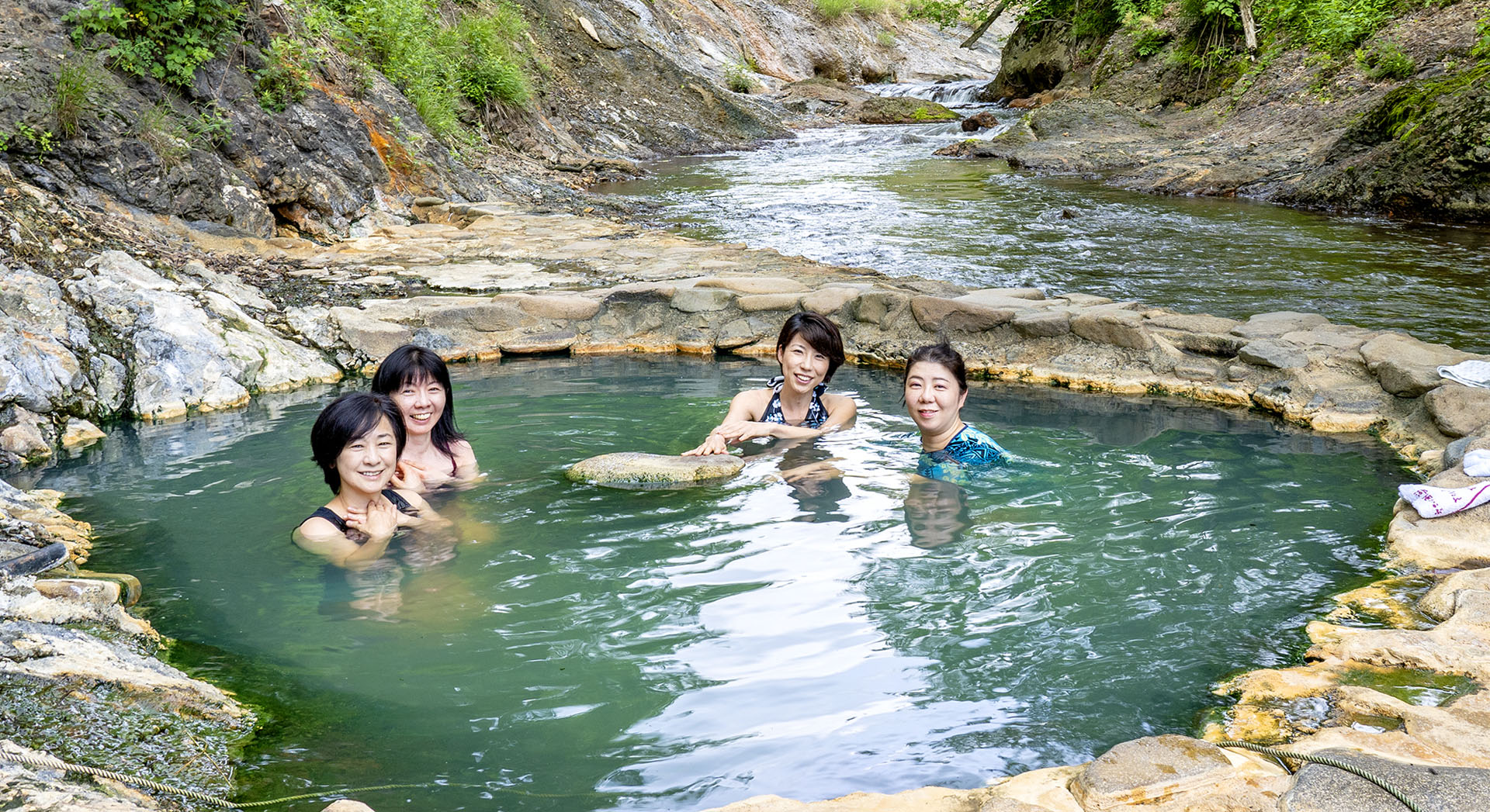 全国から秘湯ファンが集まる鹿の湯で 野湯ならではの醍醐味を味わう トカチナベ